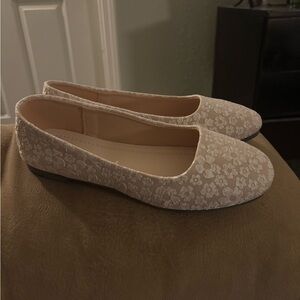 Elegant Cream Floral Women's Flats